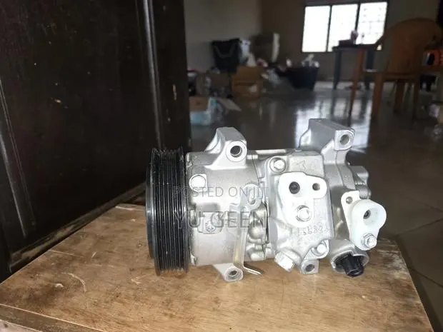 Toyota Corolla AC Compressor Manual 2009-2014 · Photo 1