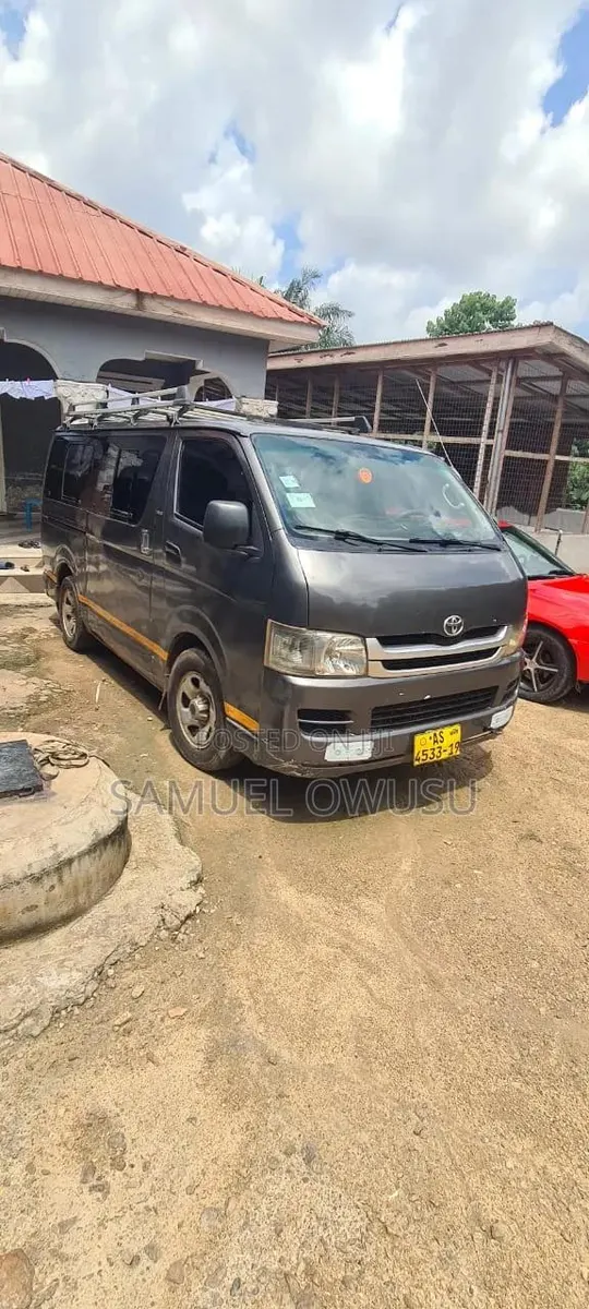 Toyota HiAce 2009 Grey · Photo 1