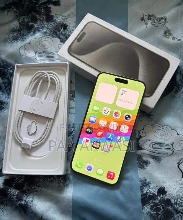 Apple iPhone 15 Pro Max 256 GB Silver · Photo 1