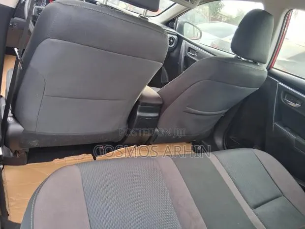 Toyota Corolla 2017 Red · Photo 1
