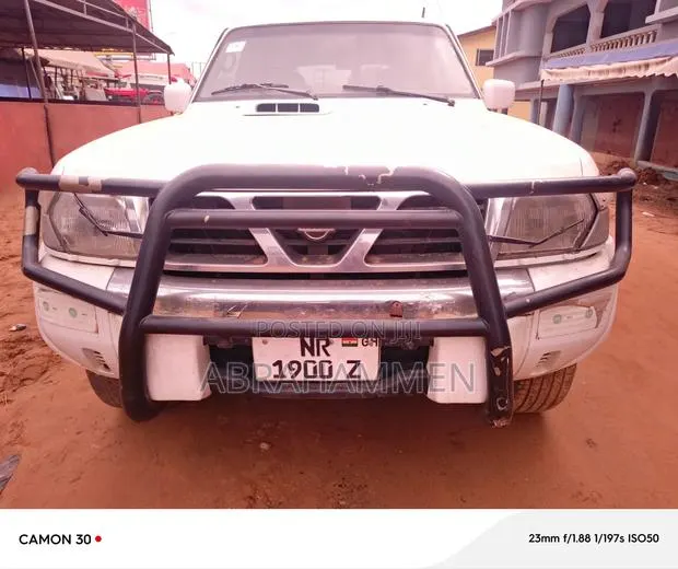 Nissan Patrol 2000 White · Photo 1