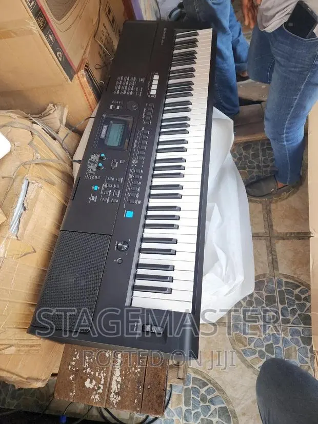 Yamaha PSR Ew 425 · Photo 1