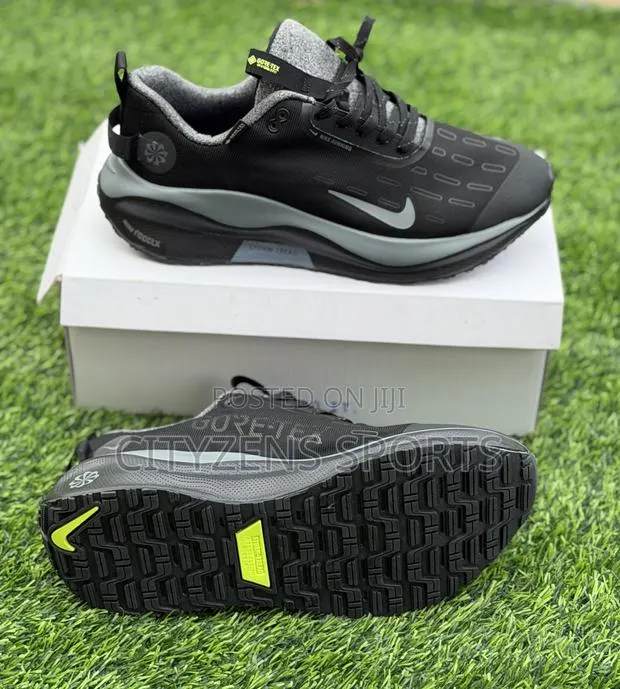 Nike Black Trainers · Photo 1