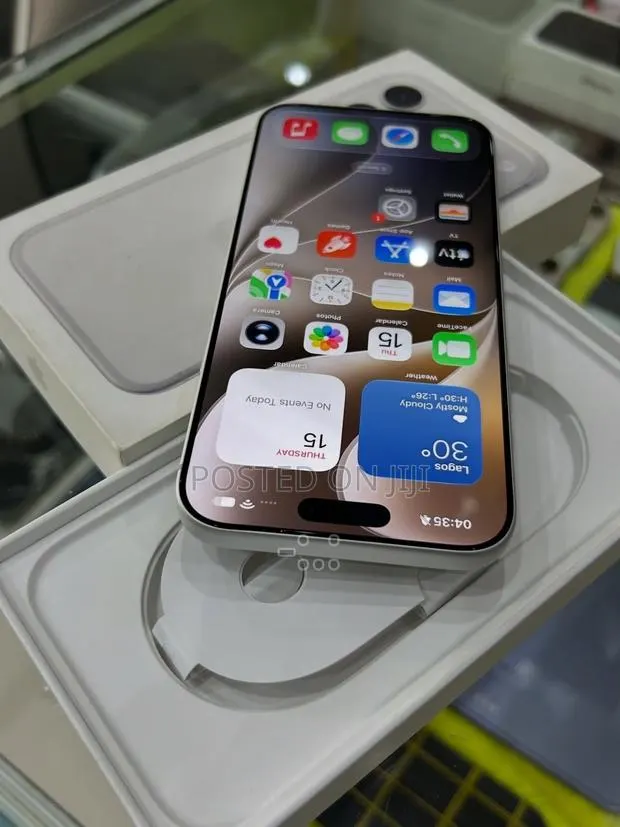 Apple iPhone 17 Pro Max 512 GB Silver · Photo 1