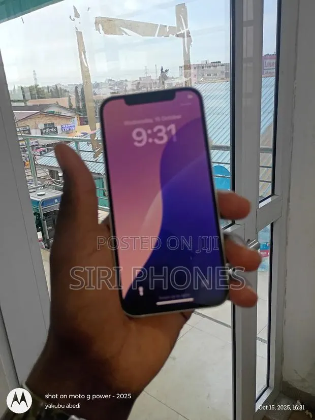 Apple iPhone 12 128 GB White · Photo 1