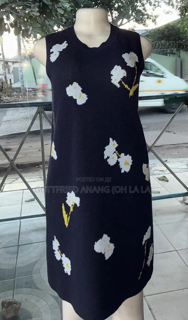 Ladies Wonder Dress Size 8-10 · Photo 1