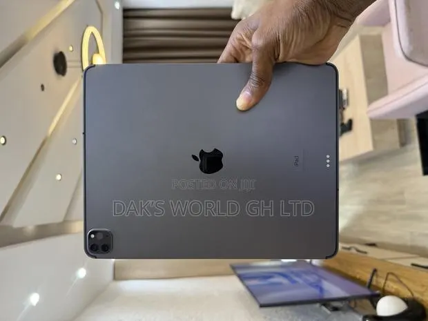 Apple iPad Pro 12.9 (2020) 512 GB Gray · Photo 1