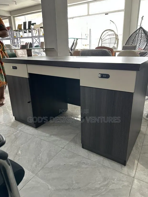Office Table · Photo 1
