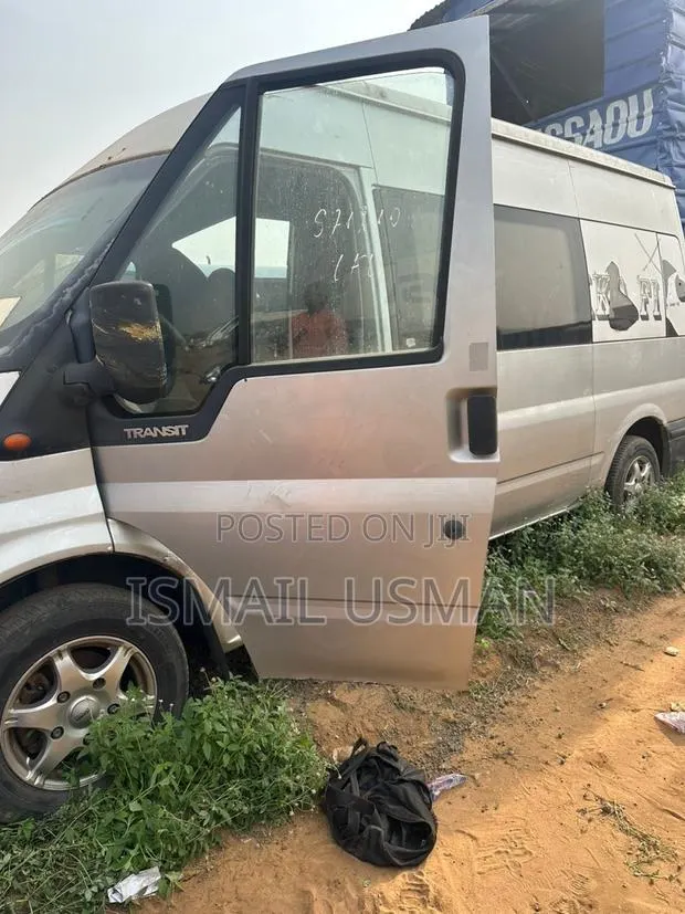 Ford Transit 2008 Silver · Photo 2