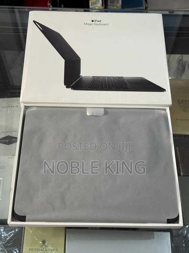iPad Pro Magic Keyboard 13”-Inch · Photo 1