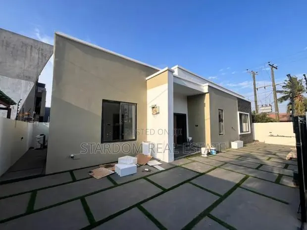 3bdrm Bungalow in Ashaley Botwe, School Junction for rent · Photo 1