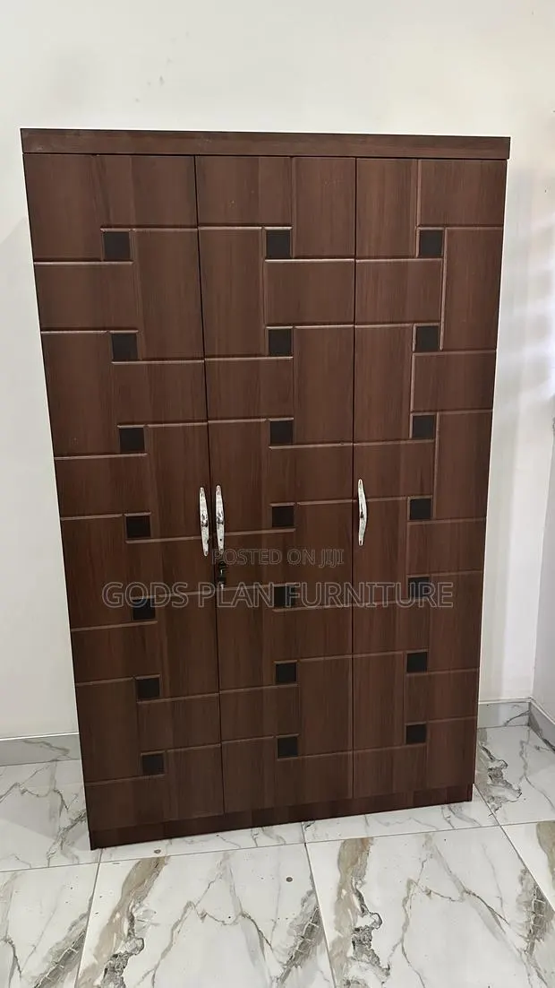 Brown 3 Doors Wooden Wardrobe · Photo 1