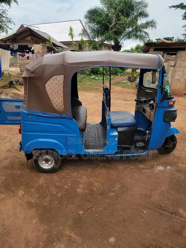Bajaj RE 2022 Blue · Photo 1