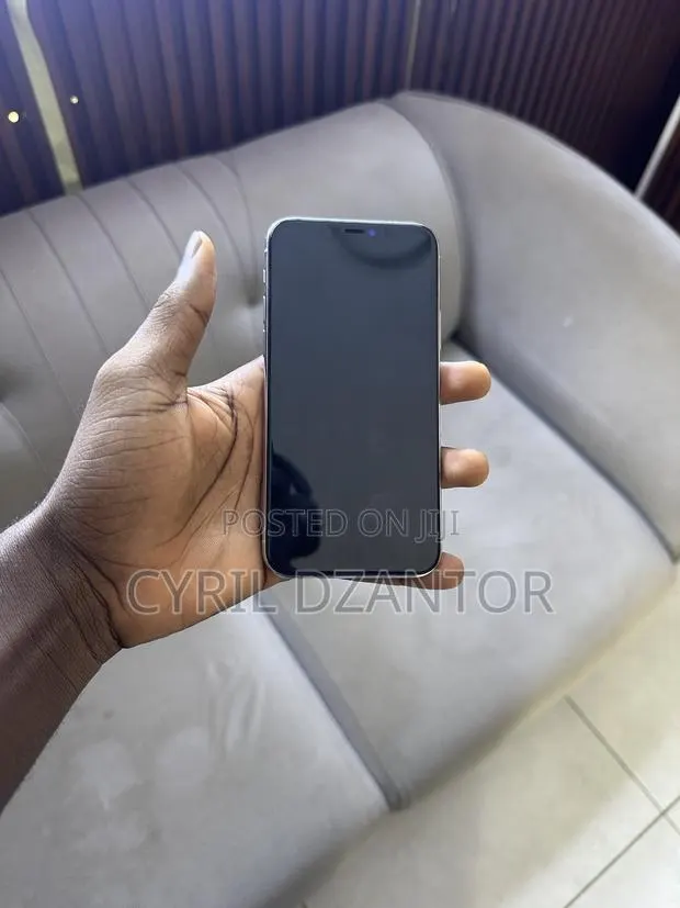 Apple iPhone 11 Pro 64 GB White · Photo 1