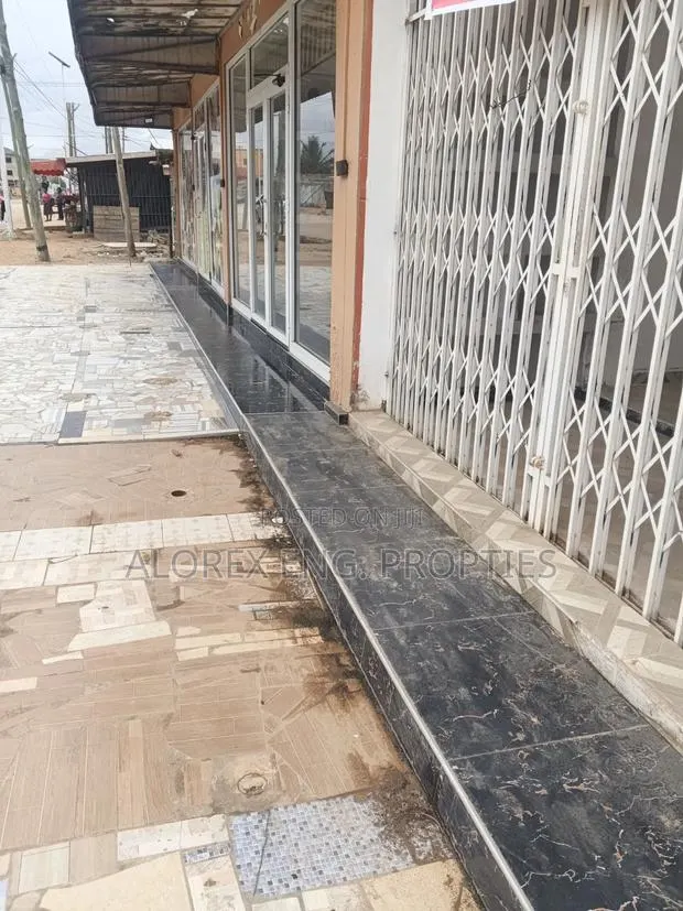 Shop for Rent at Oyarifa Teiman · Photo 3