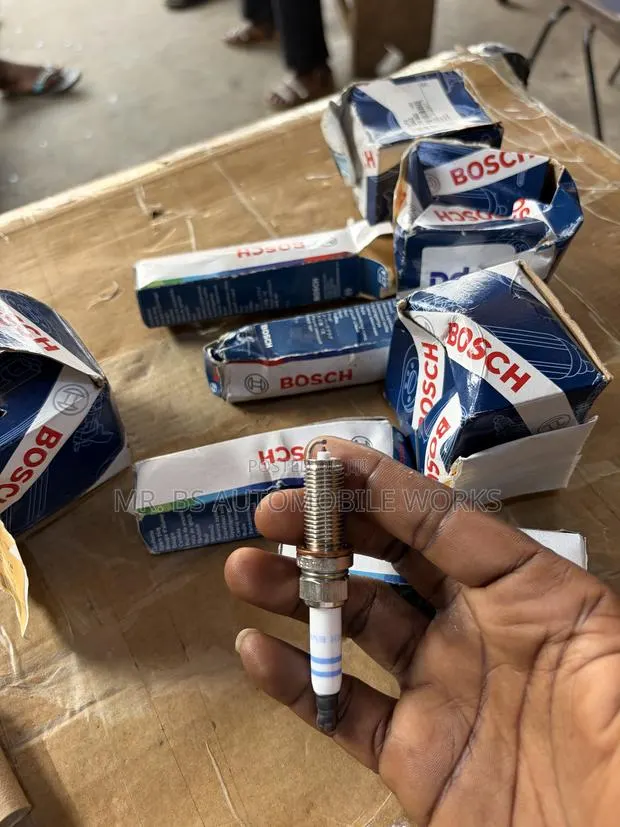 Genuine Bosch Spark Plugs · Photo 1