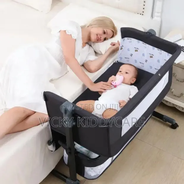 Bedside Baby Crib 3 in 1 Folding Baby Bassinet With Net · Photo 2