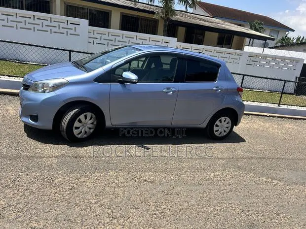Toyota Vitz 2014 Blue · Photo 1