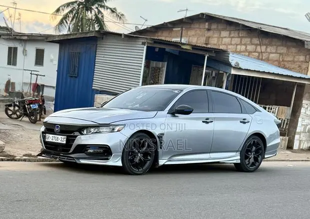 Honda Accord Sport (1.5L 4cyl Turbo CVT) 2019 Silver · Photo 1