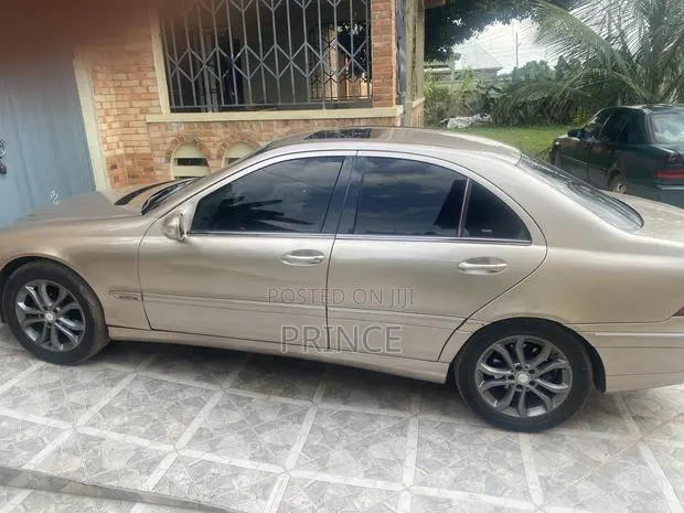 Mercedes-Benz C240 2.6 4MATIC AWD 2006 Gold · Photo 1