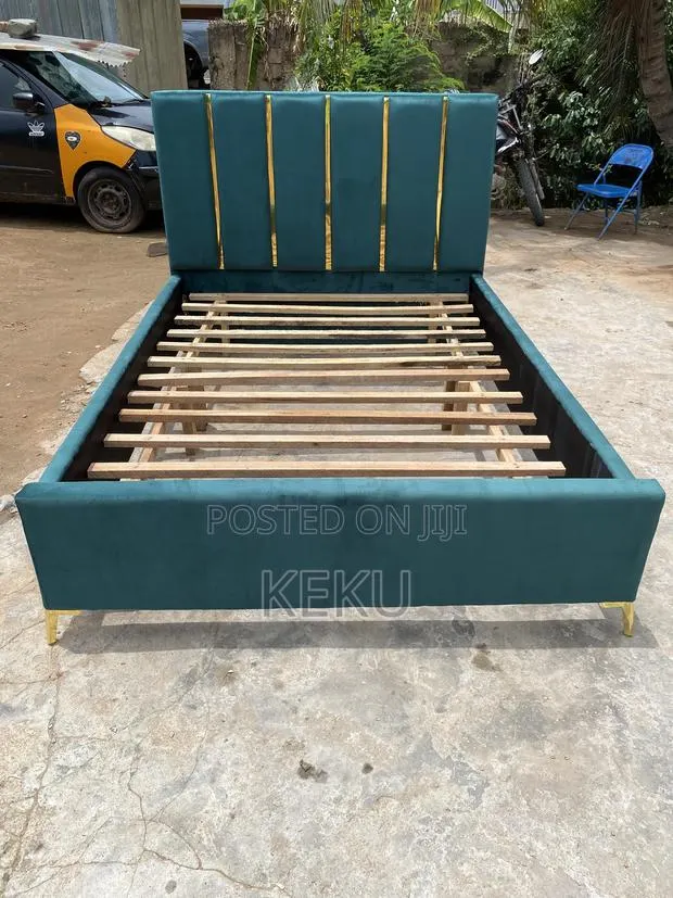Clean Man Bed Frame · Photo 1
