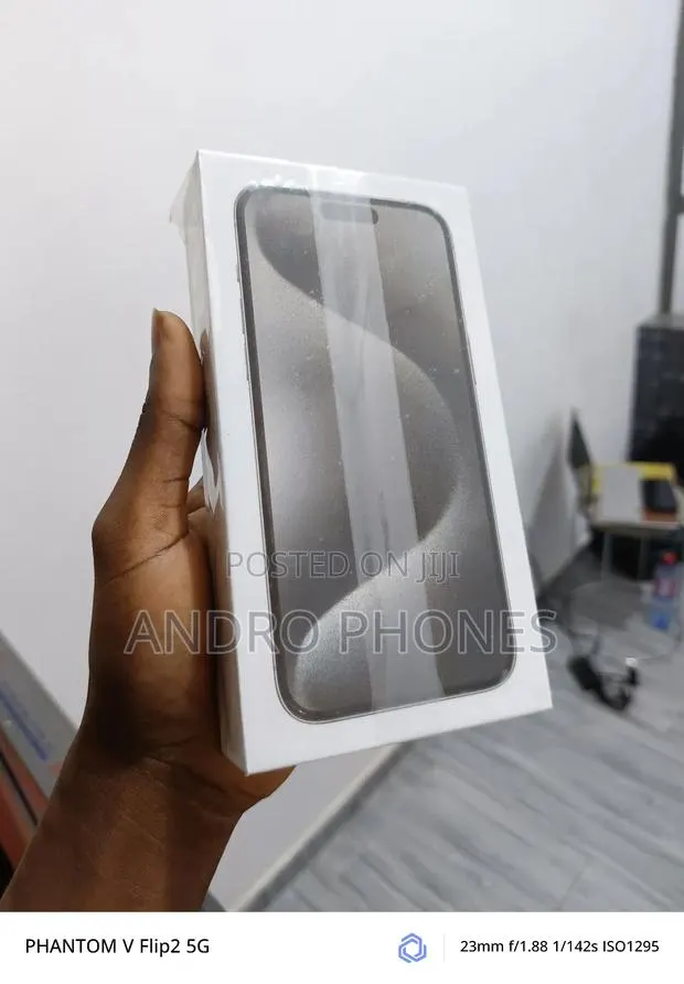 New Apple iPhone 15 Pro Max 256 GB Gray · Photo 1