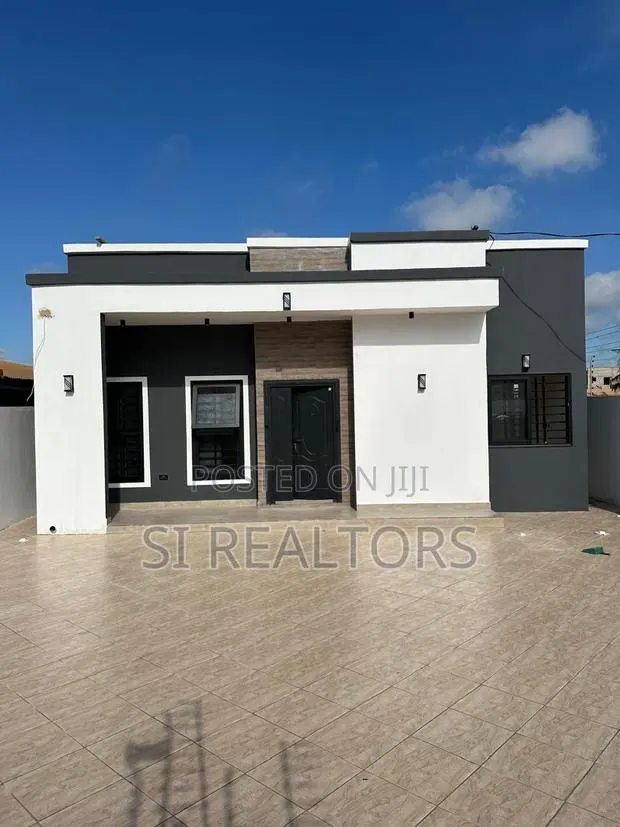 3bdrm Bungalow in Community 18, Spintex for sale · Photo 1