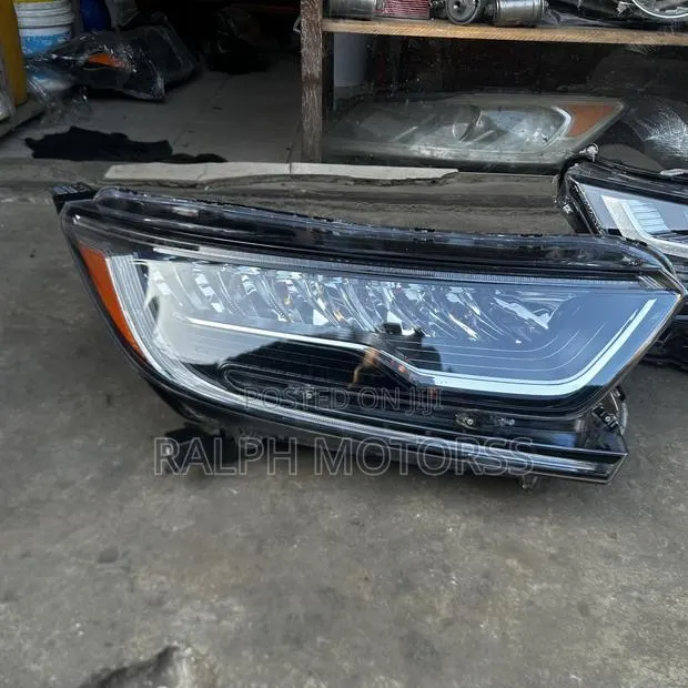 Honda CRV 2020 Headlight Pair · Photo 1