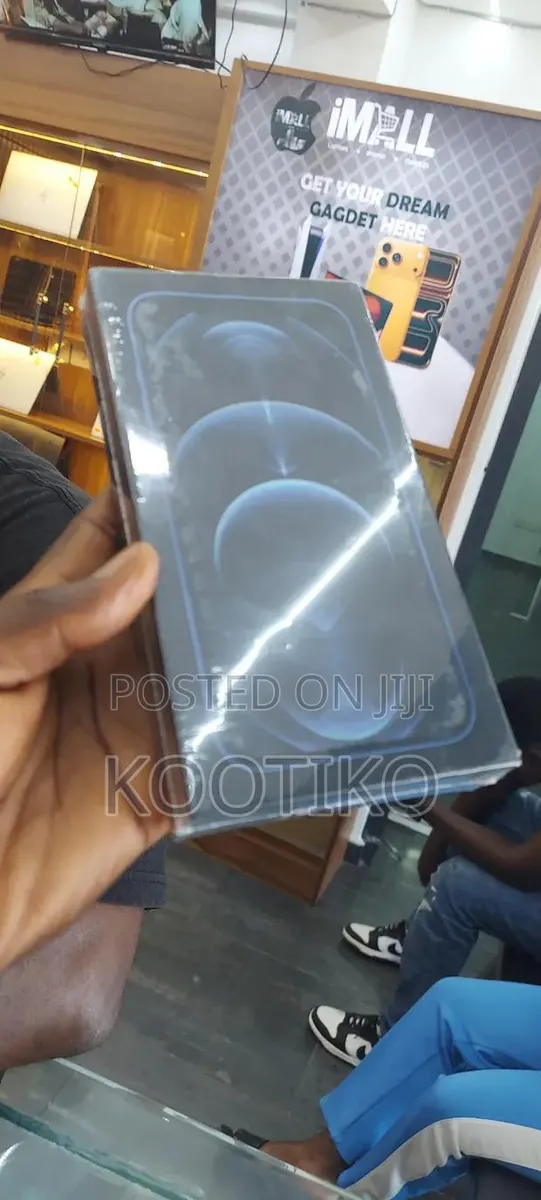 New Apple iPhone 12 Pro Max 128 GB Black · Photo 1