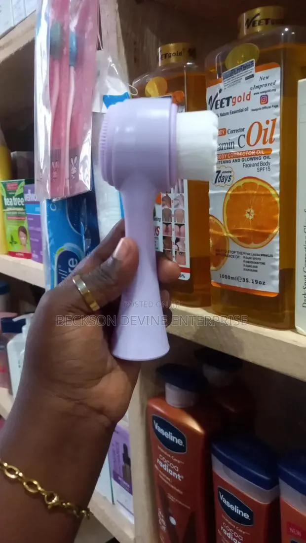 Face Cleansing Brush · Photo 1