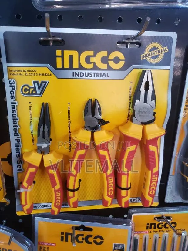 3 PCS Insulated Pliers Set · Photo 1