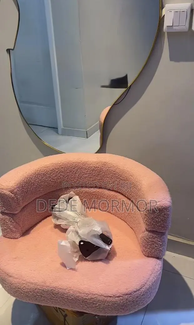 Fluffy Bobo Vanity Chair Baby Pink · Photo 1