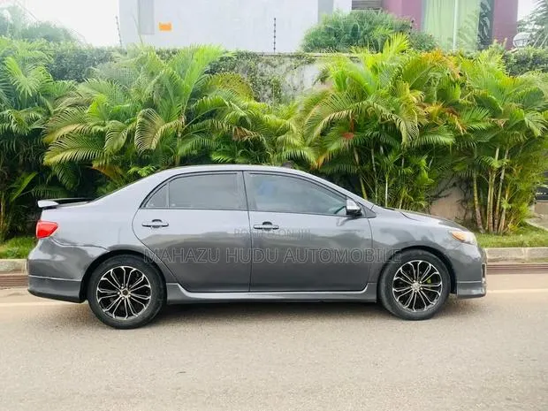 Toyota Corolla S 4dr Sedan (1.8L 4cyl 4A) 2013 Gray · Photo 1