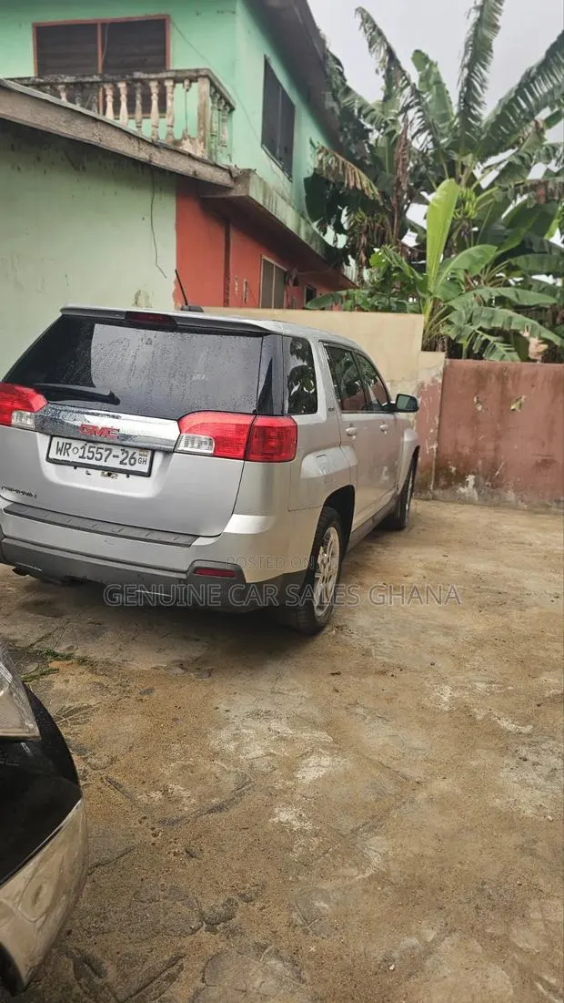 GMC Terrain SLE AWD 2018 Silver · Photo 1