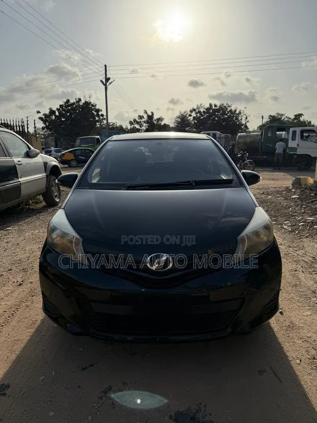 Toyota Vitz 2013 Black · Photo 1