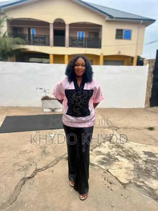 Ladies Trouser and Top · Photo 1