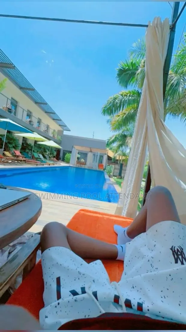 Swimming Pool · Photo 2