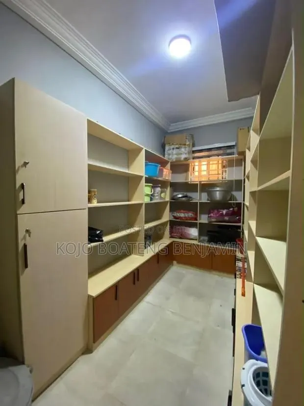 Furnished 4bdrm House in Bluetop Estate for sale · Photo 4