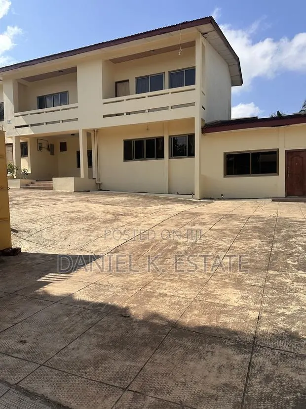 8bdrm Apartment in Ashomang Estate for rent · Photo 1