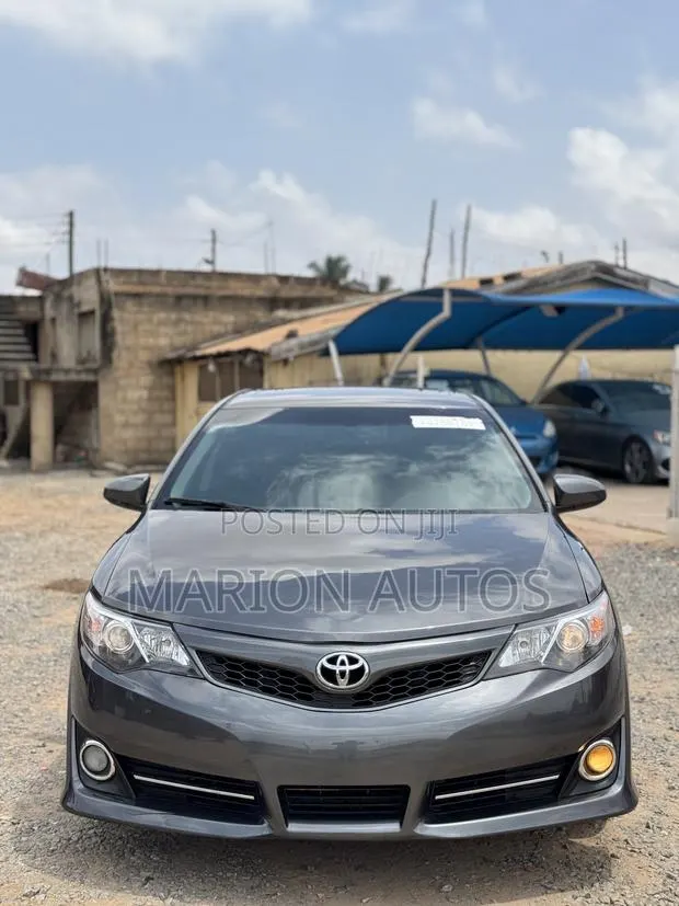 Toyota Camry SE Sport 4dr Sedan (2.5L 4cyl 6A) 2014 Gray · Photo 1