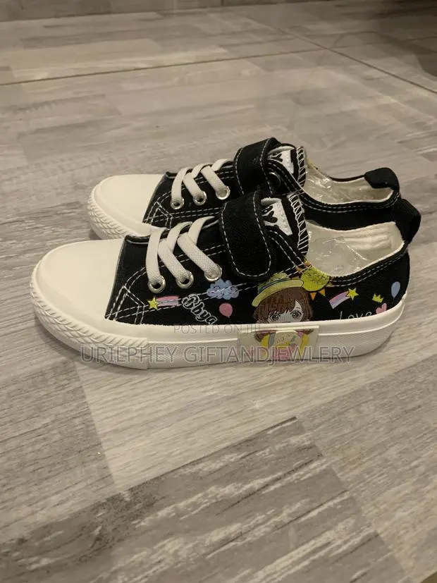 Kids Black Anime Graphic Sneakers – Kawaii "Bbya" Style · Photo 1