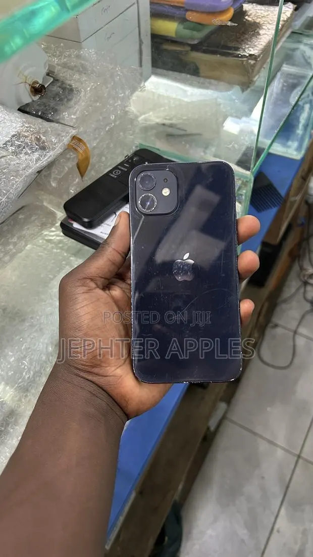 Apple iPhone 12 128 GB Black · Photo 1