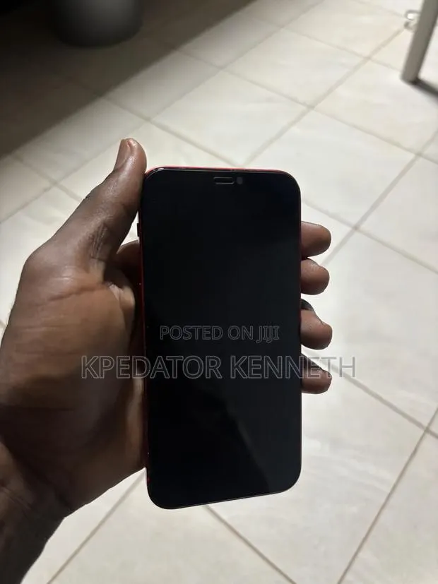 Apple iPhone 12 128 GB Red · Photo 1
