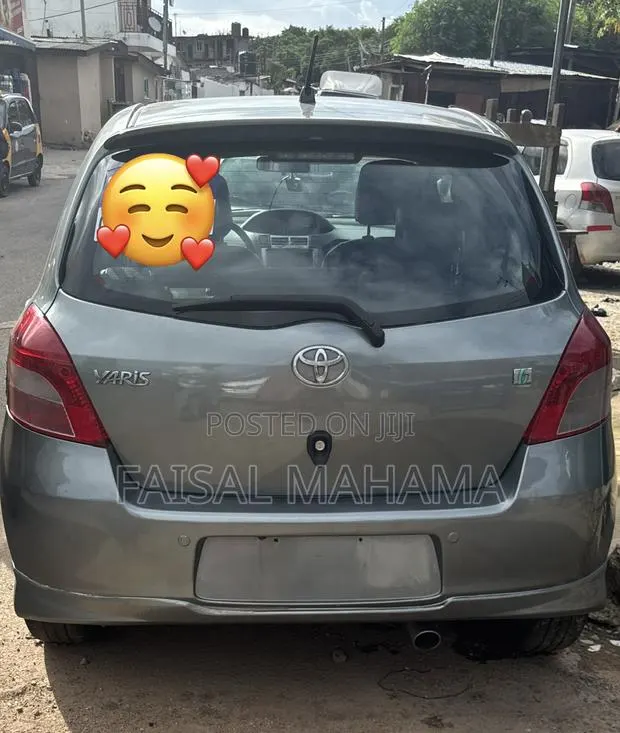 Toyota Yaris 2007 Gray · Photo 1