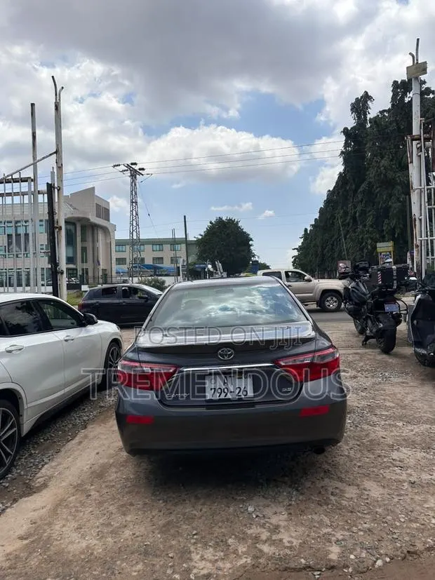 Toyota Camry SE 4dr Sedan (2.5L 4cyl 6A) 2016 Brown · Photo 1