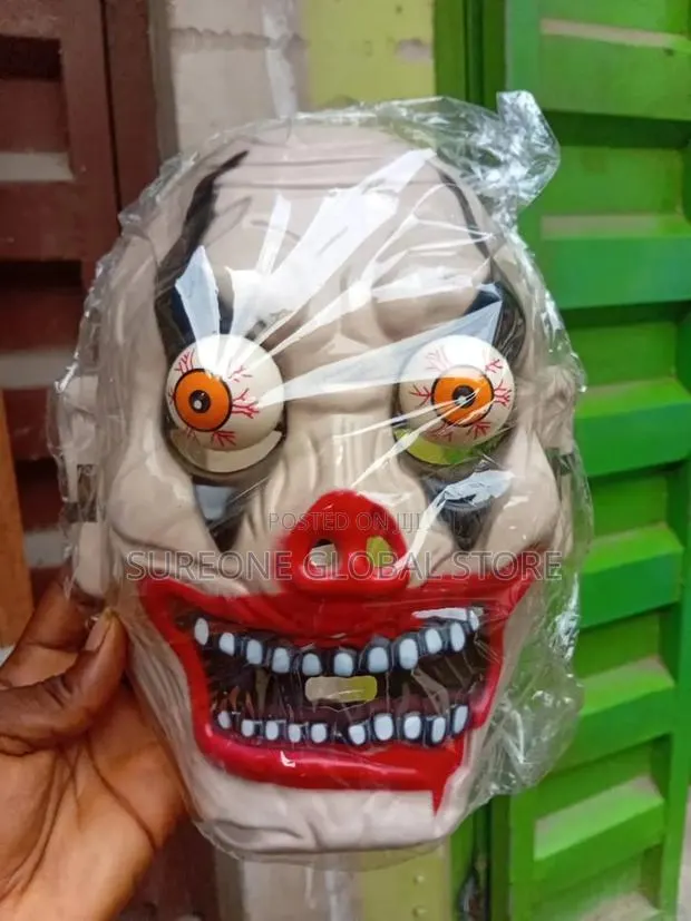 Halloween Props Masquerade Mask · Photo 1