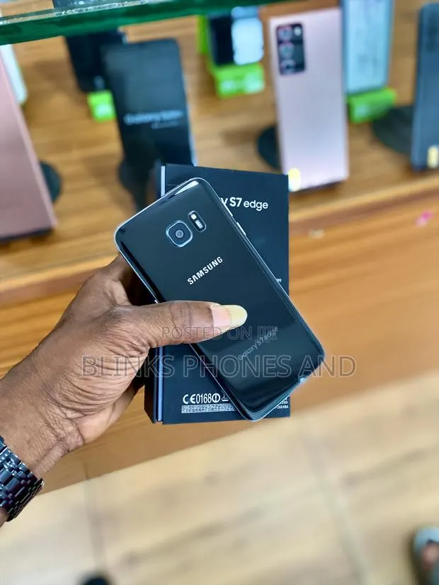 New Samsung Galaxy S7 edge 32 GB Black · Photo 1