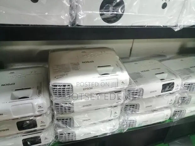 Epson Powerlite 99W Projectors · Photo 1