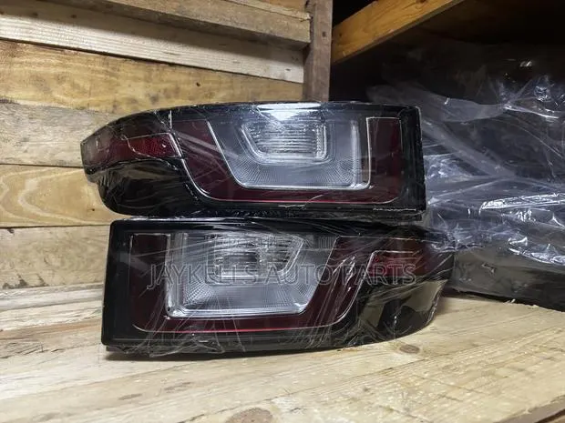2016-2019 Range Rover LED Taillight Pair · Photo 1