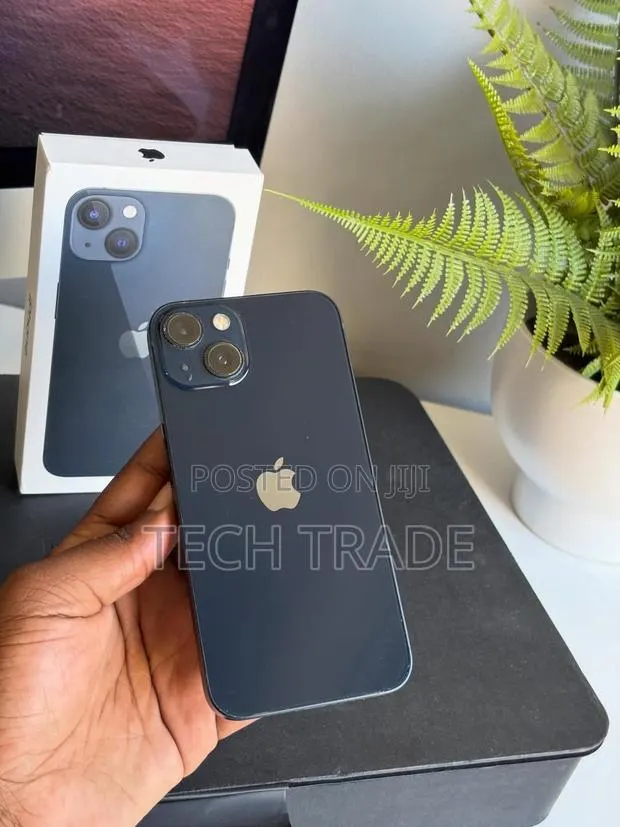 Apple iPhone 13 128 GB Black · Photo 1